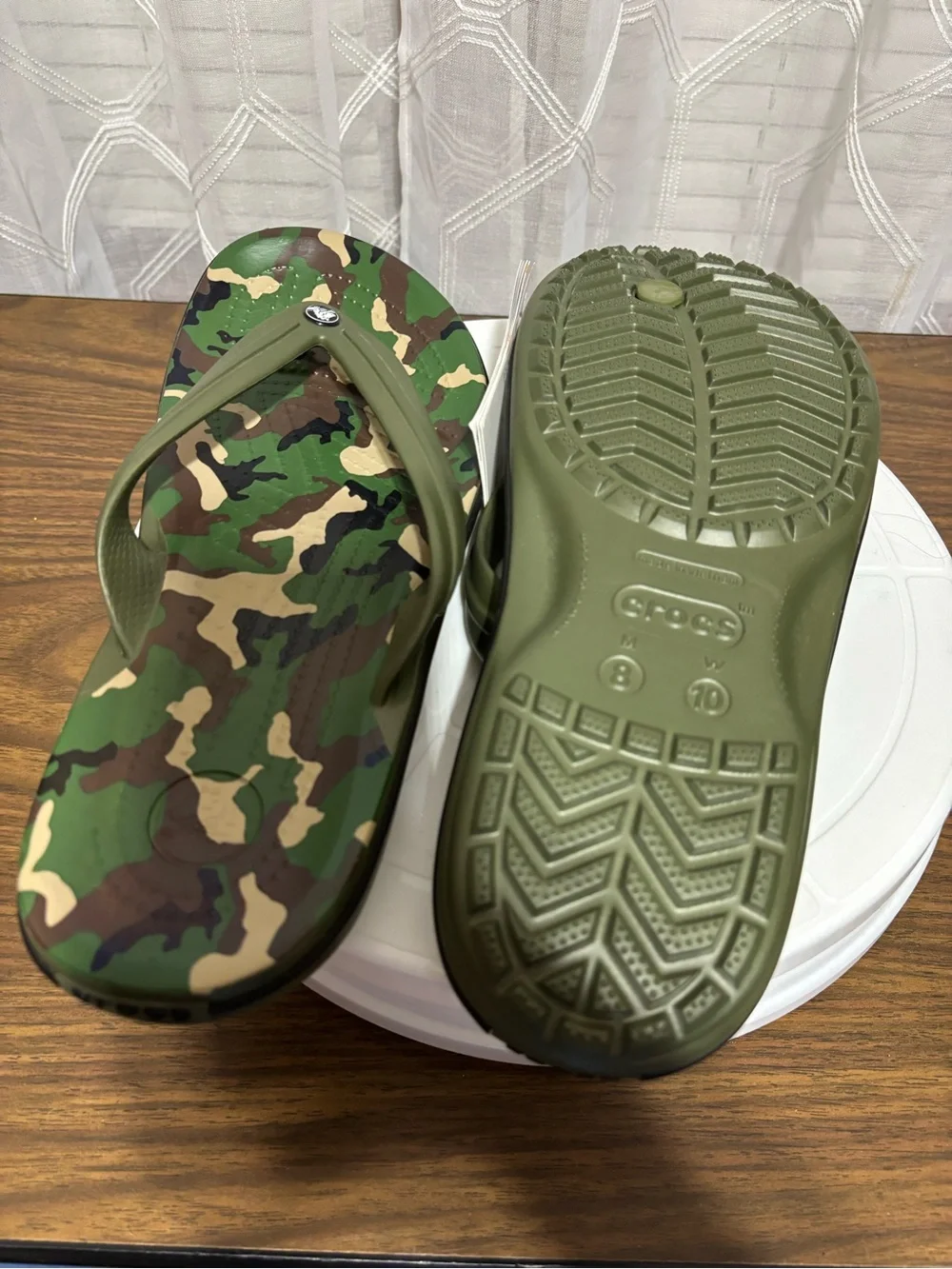 CROCS Crocband Printed MENS 8 Women’s 10 Flip Flop Sandal Green/Black camo NWT
